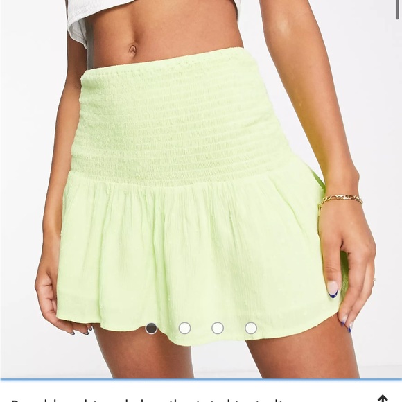 Bershka shirred detail mini skirt in lime green size small - Picture 4 of 6
